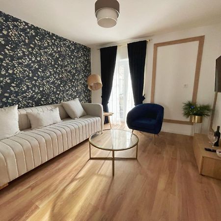 Lungomare Apartments Petrovac ภายนอก รูปภาพ