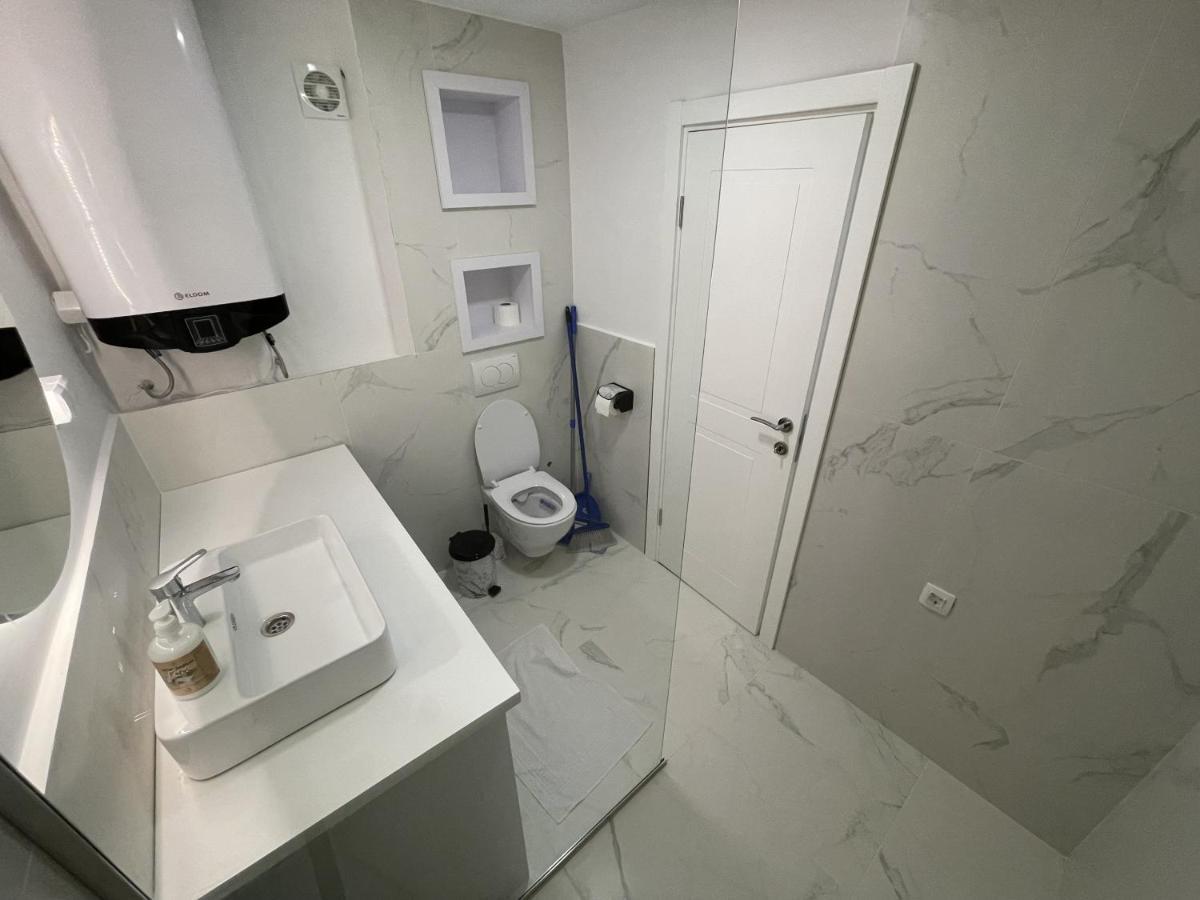 Lungomare Apartments Petrovac ภายนอก รูปภาพ