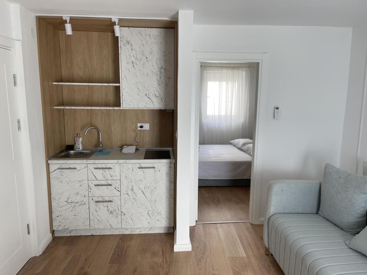 Lungomare Apartments Petrovac ภายนอก รูปภาพ