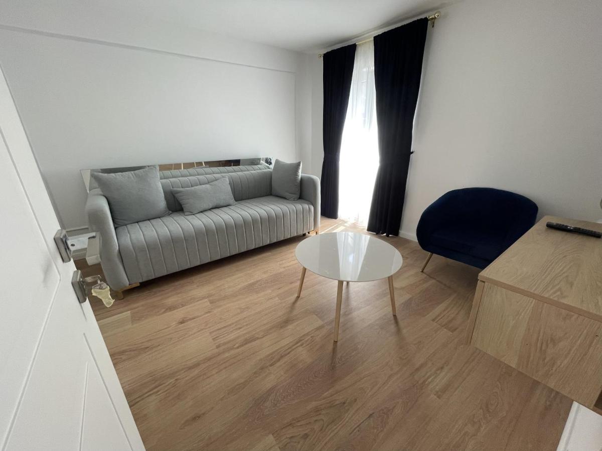 Lungomare Apartments Petrovac ภายนอก รูปภาพ