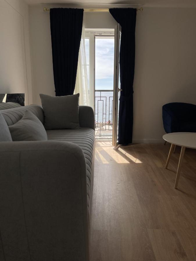 Lungomare Apartments Petrovac ภายนอก รูปภาพ