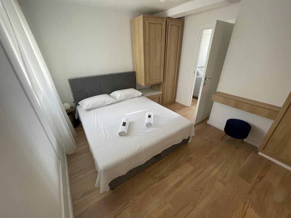 Lungomare Apartments Petrovac ภายนอก รูปภาพ