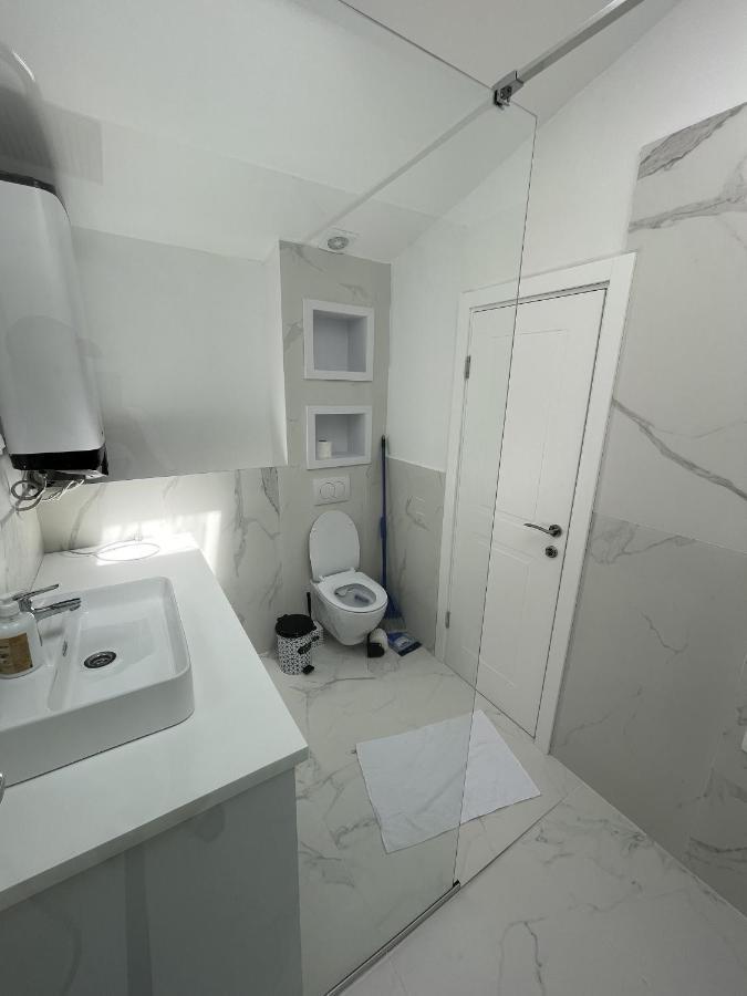Lungomare Apartments Petrovac ภายนอก รูปภาพ