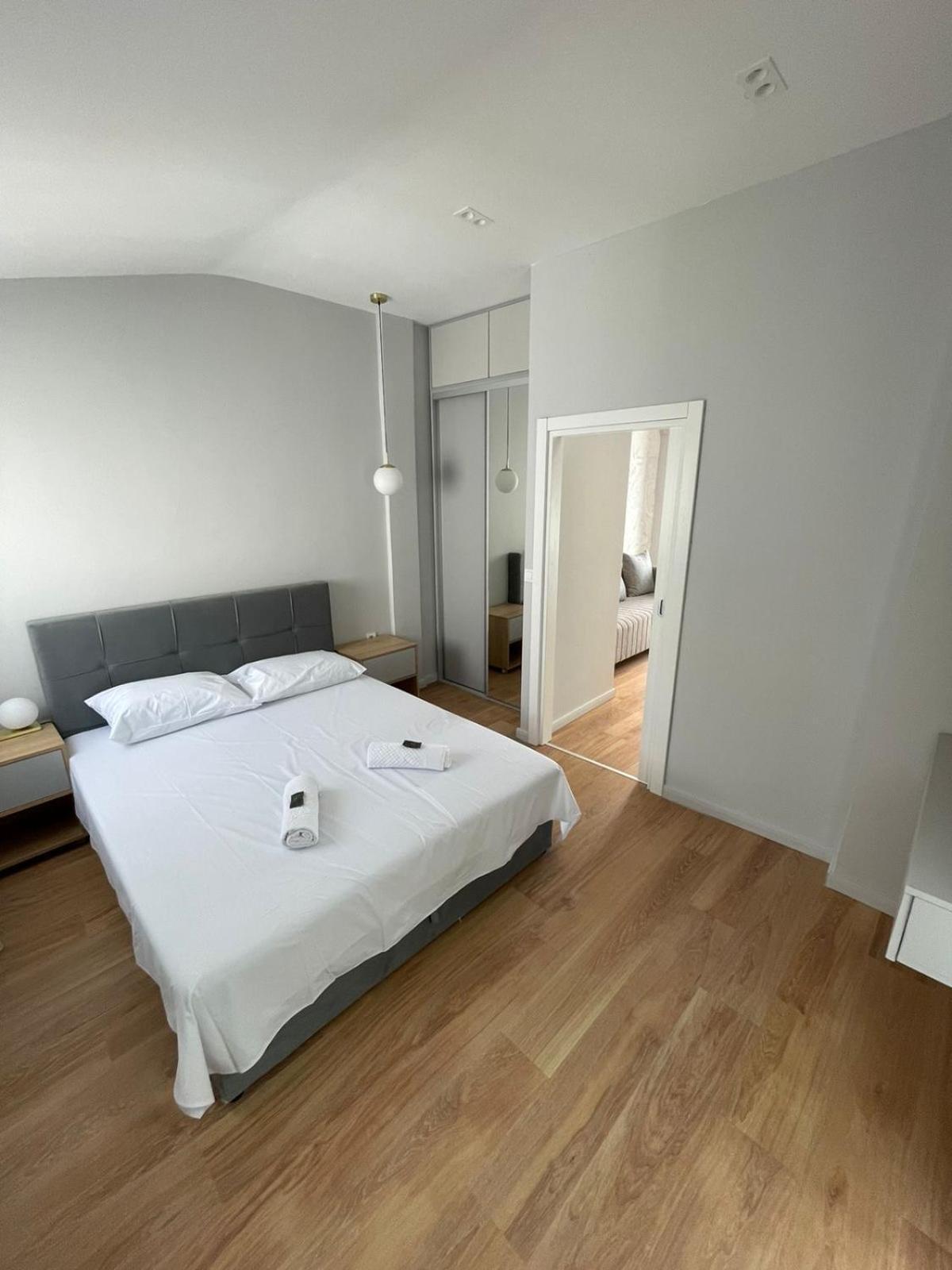 Lungomare Apartments Petrovac ภายนอก รูปภาพ