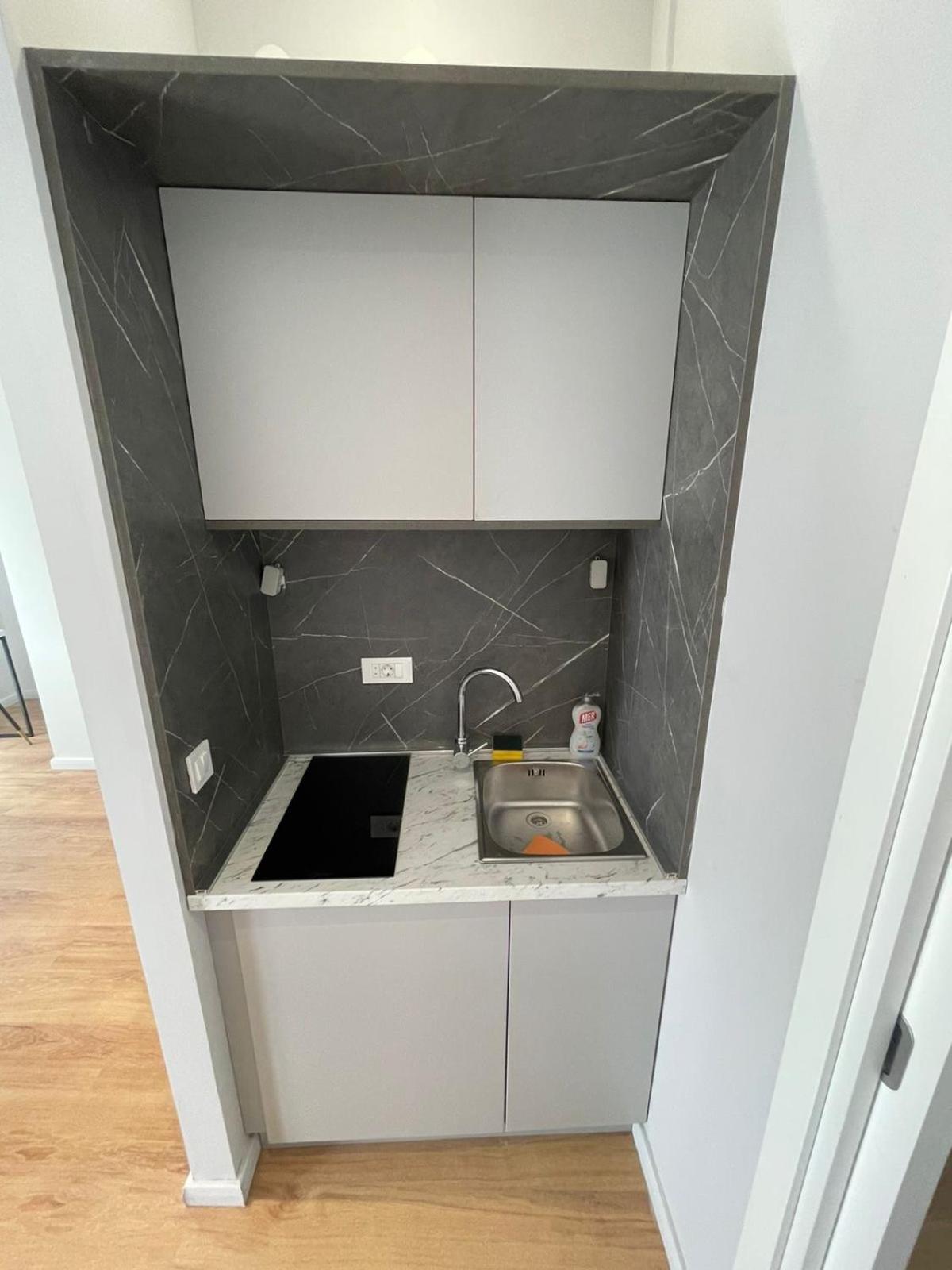 Lungomare Apartments Petrovac ภายนอก รูปภาพ