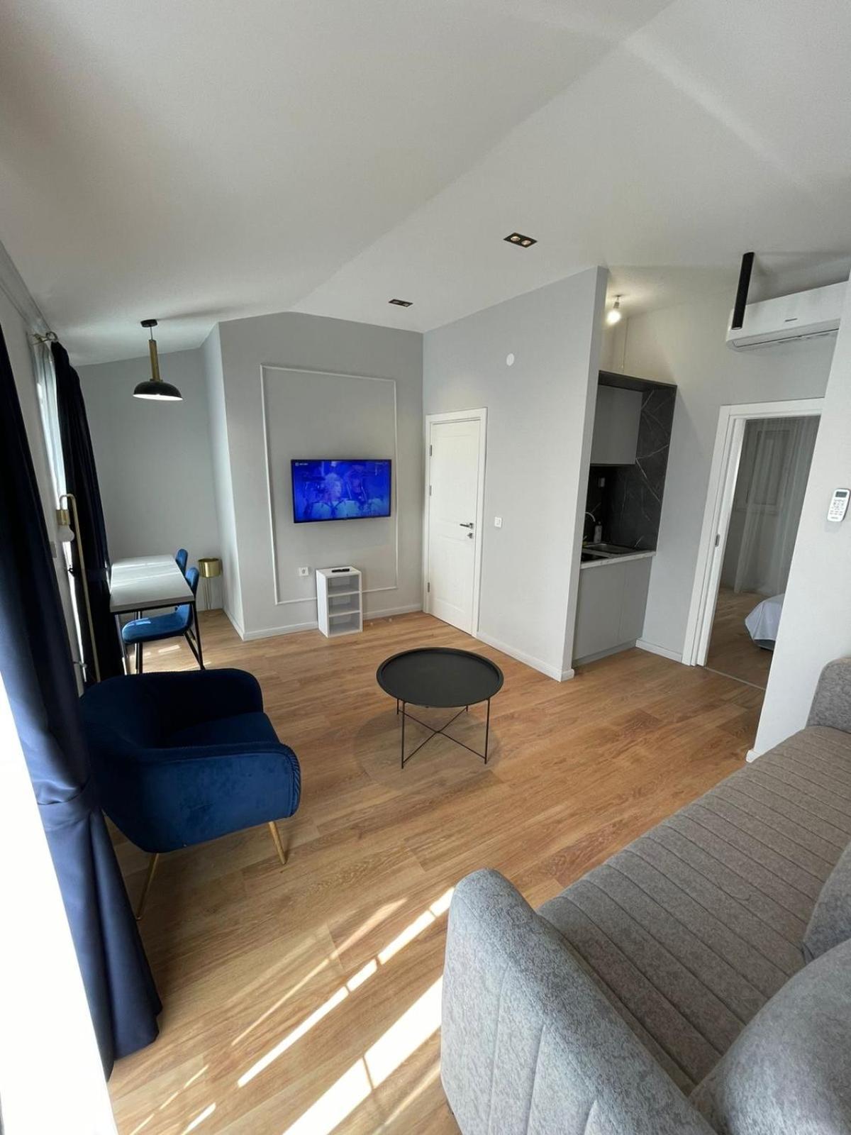 Lungomare Apartments Petrovac ภายนอก รูปภาพ